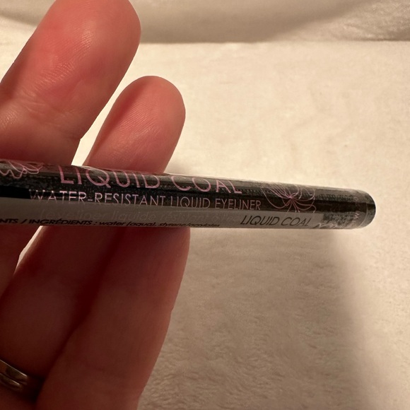 Seraphine Botanicals Liquid Coal Water Resistant Liquid Eyeliner Black‎ - Picture 6 of 6